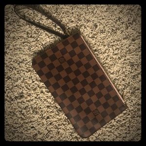Louis Vuitton Damier Ebene Neverfull Pochette